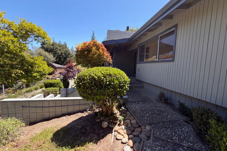 Photo 27 of 36 of 612 Tahos Rd, Orinda, CA