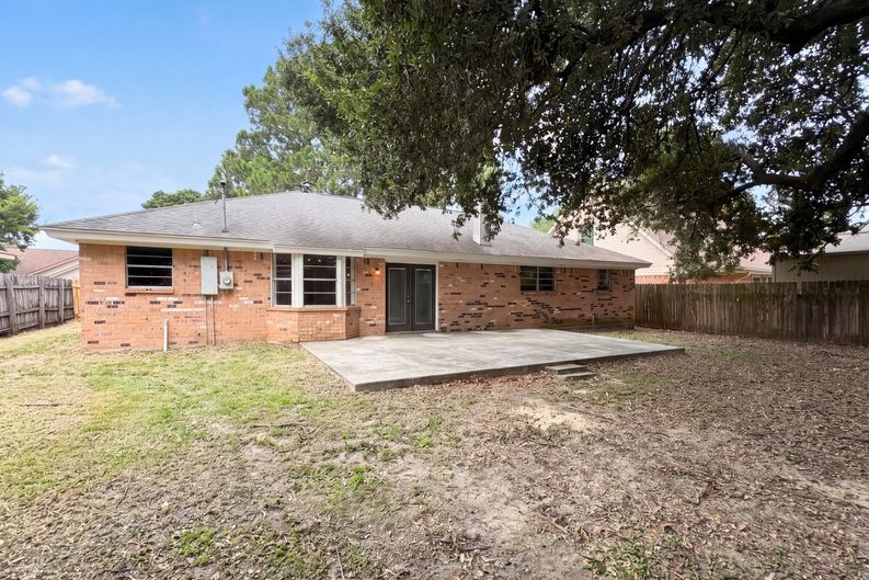 Photo 5 of 21 of 912 S 23rd St, Nederland, TX