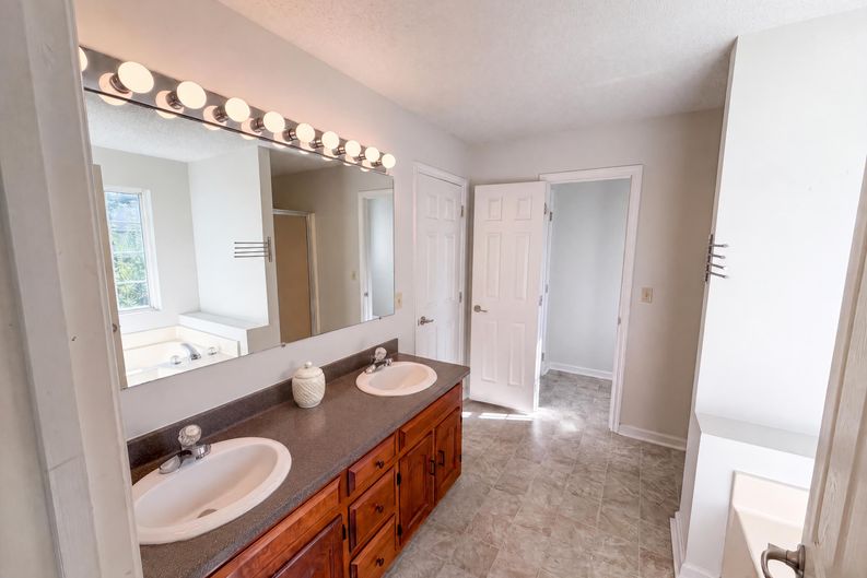 Photo 21 of 27 of 518 Glenfield Cir, Maryville, TN