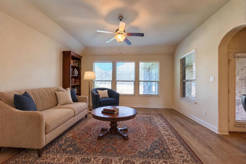 Photo 3 of 19 of 3005 S College Ave, Decatur, TX