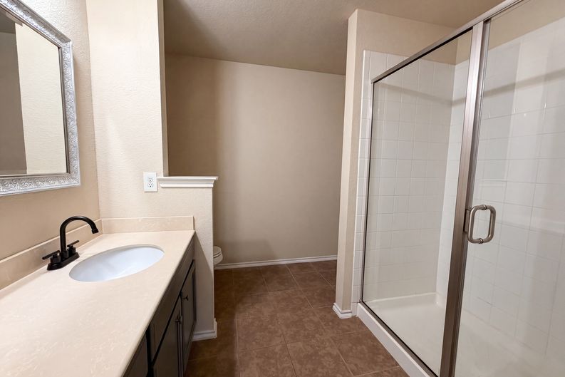 Photo 9 of 17 of 1404 Claire Ln, Royse City, TX