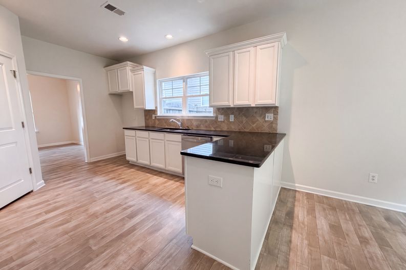 Photo 10 of 28 of 407 Westmoreland Rd, Columbia, SC