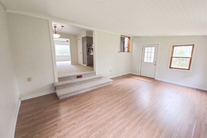 Photo 18 of 50 of 211 Roshon Dr, Medina, OH