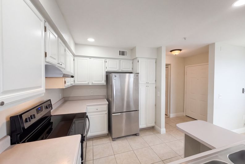 Photo 13 of 34 of 13838 Fairway Island Dr, Orlando, FL