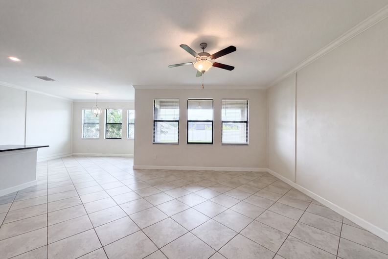 Photo 7 of 36 of 9709 Ivory Dr, Sun City Center, FL