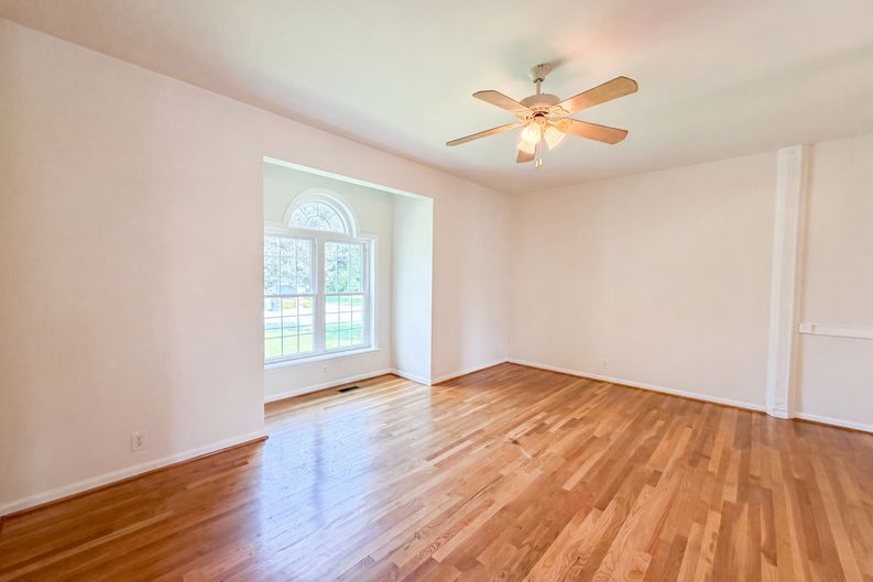 Photo 8 of 24 of 1727 Joben Dr, Murfreesboro, TN