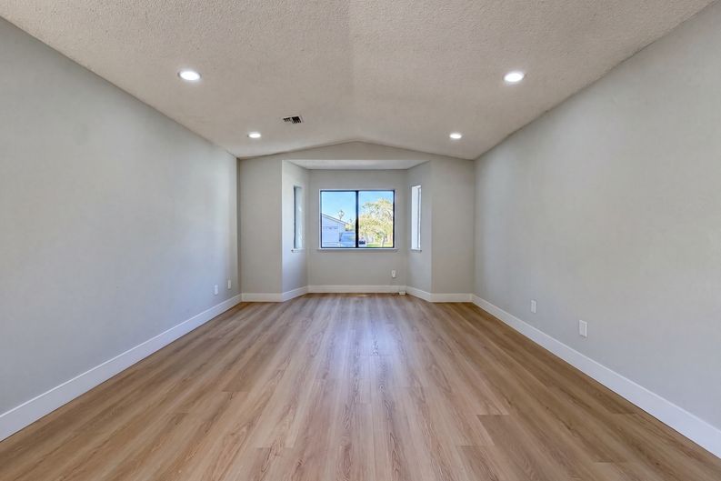Photo 15 of 25 of 42355 Willeta Ave, Lancaster, CA