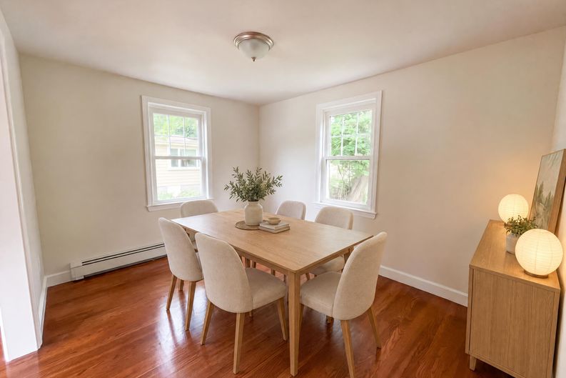 Photo 4 of 28 of 48 Woodlawn St, Randolph, MA