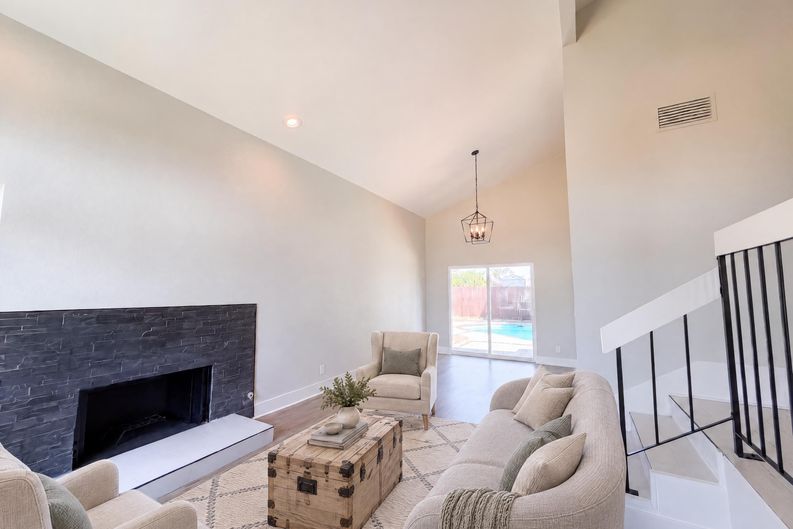 Photo 3 of 46 of 6005 La Castana Way, Sacramento, CA