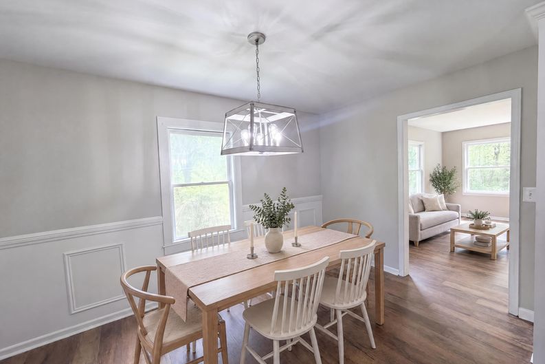 Photo 6 of 22 of 706 Crescent Dr, Cherryville, NC