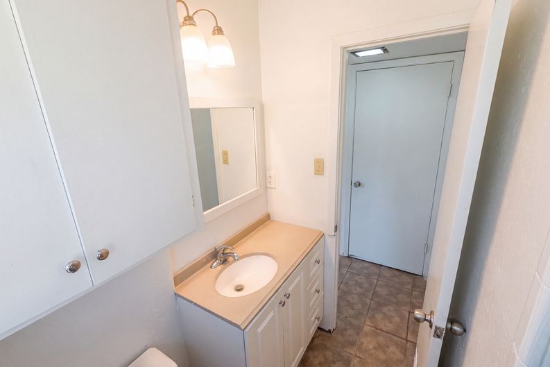 Photo 24 of 27 of 736 W Borden St, Sinton, TX