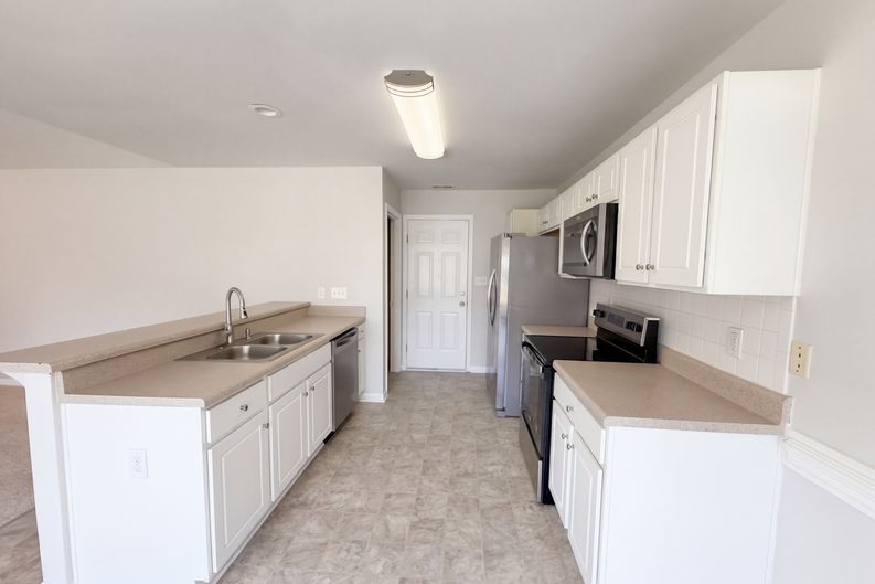 Photo 10 of 16 of 161 Bennington Dr, Raeford, NC