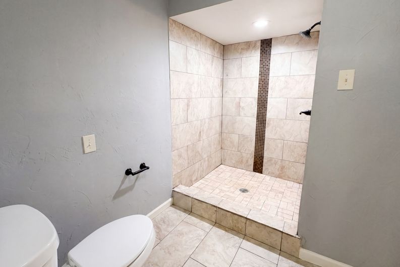 Photo 11 of 17 of 3717 Knob Hill Dr, Plano, TX