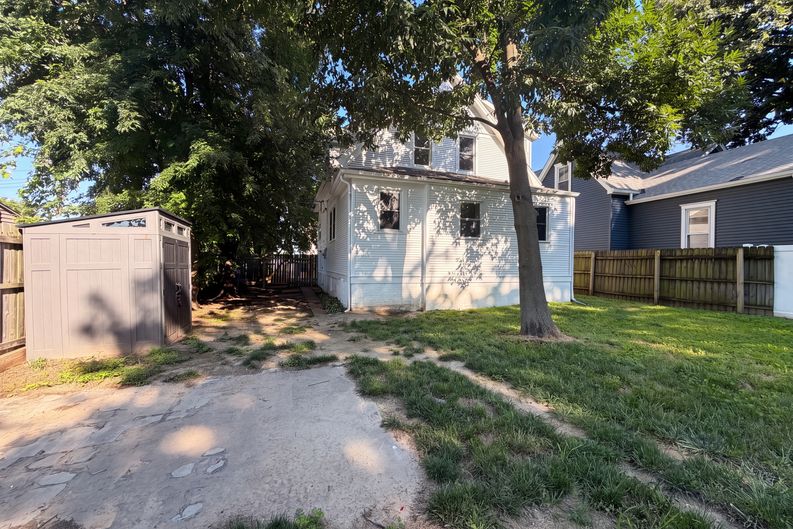 Photo 5 of 22 of 415 N 4th St, Saint Charles, MO