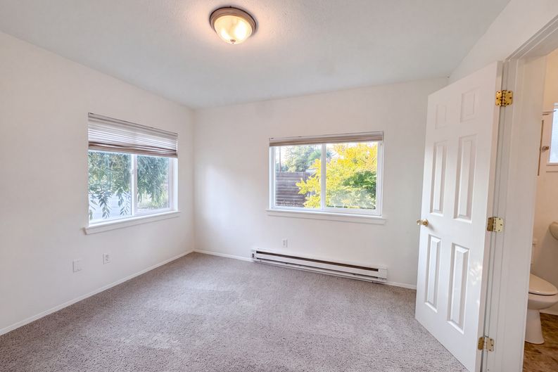 Photo 8 of 17 of 7507 Lower Ridge Rd, Everett, WA