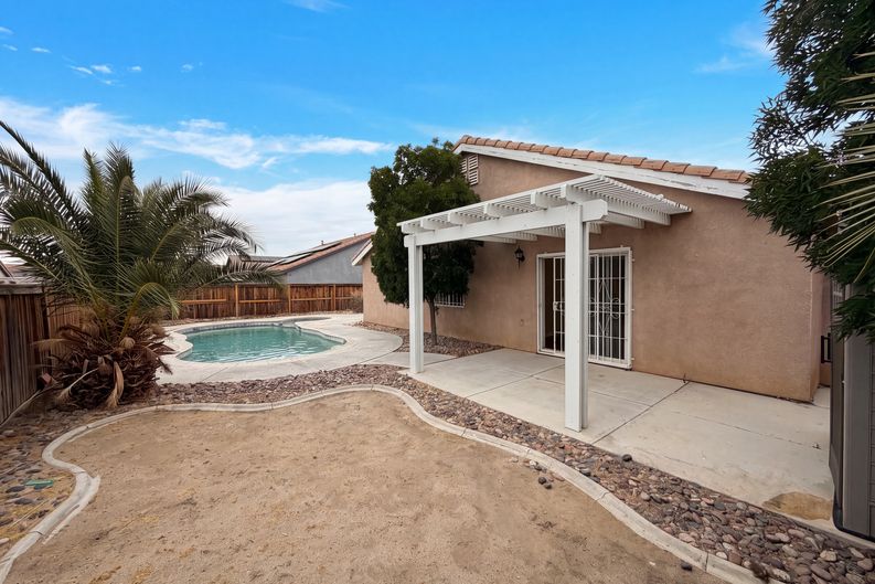 Photo 24 of 27 of 18792 Dogwood Ct, Adelanto, CA