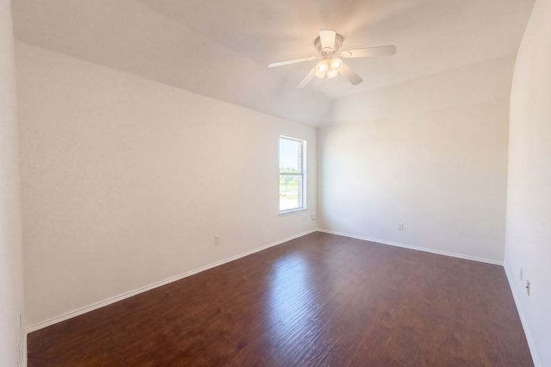 Photo 7 of 27 of 1304 Grapevine Dr, Allen, TX