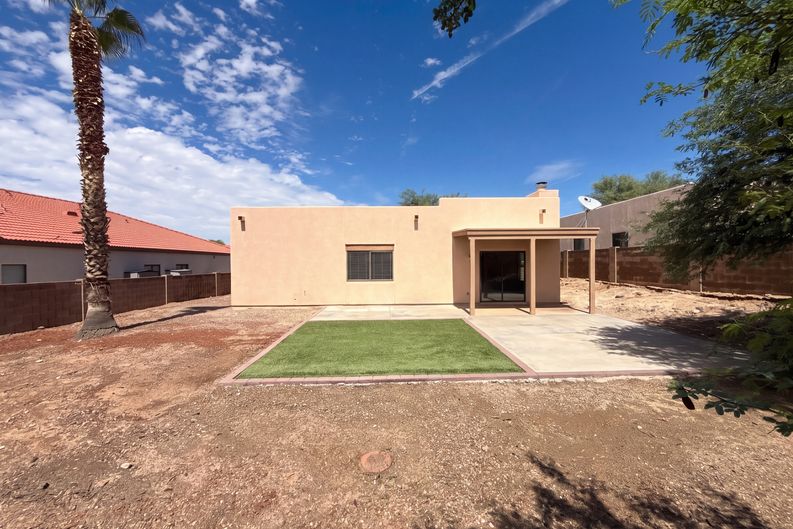 Photo 14 of 16 of 7086 N Avenida Adella, Tucson, AZ