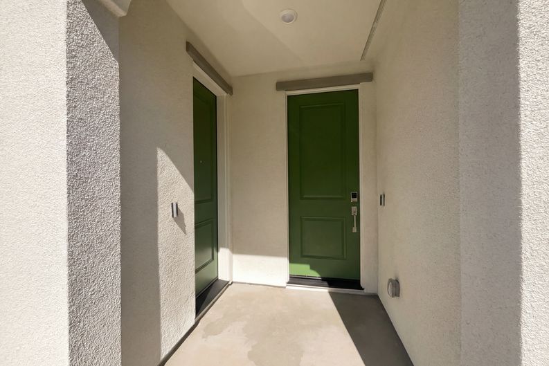 Photo 8 of 39 of 408 N Palm Springs Way, Tracy, CA