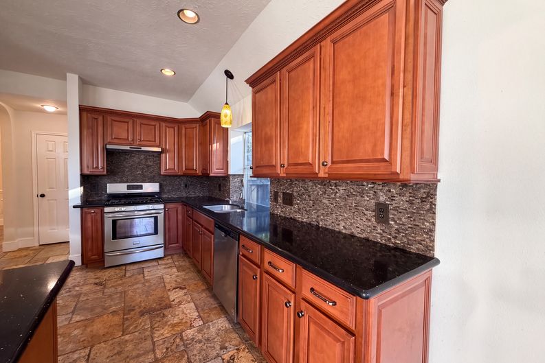 Photo 9 of 26 of 23130 Willow Canyon Dr, Katy, TX