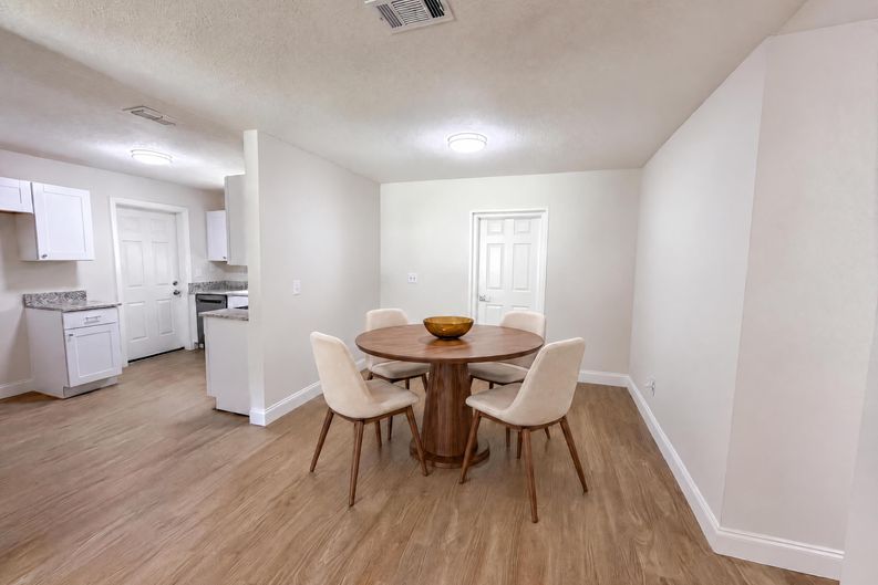 Photo 14 of 23 of 585 Hewett Dr, Orlando, FL