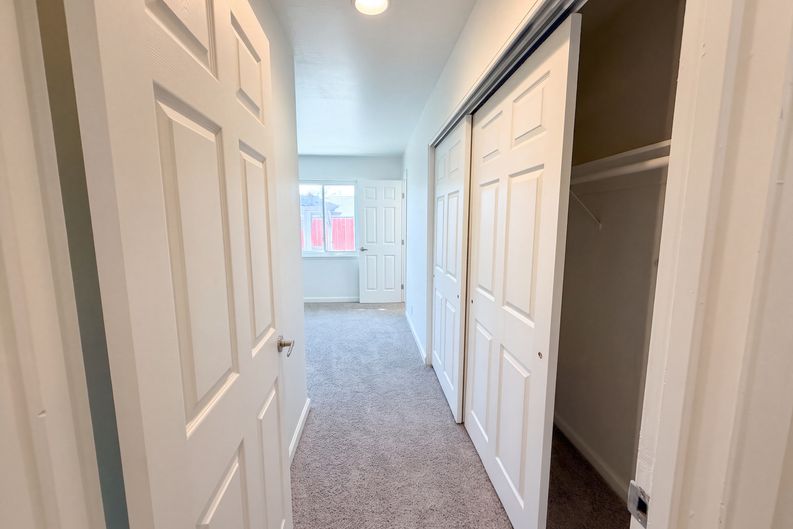 Photo 8 of 18 of 5208 Fernwood Way, Sacramento, CA