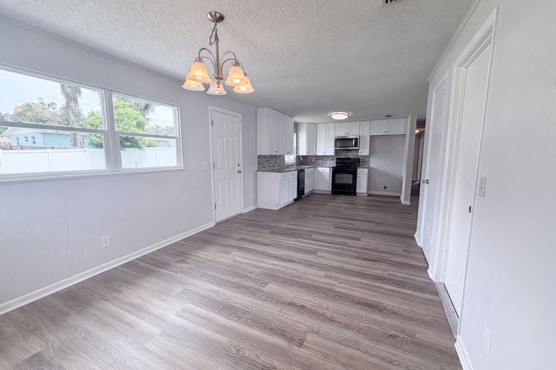 Photo 6 of 21 of 411 Capricorn Ln, Orange Park, FL