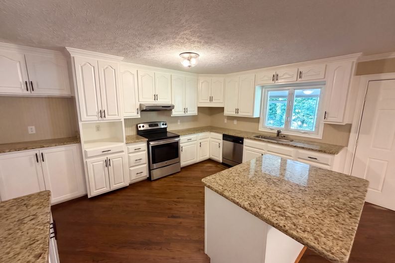 Photo 6 of 26 of 6257 N Summers Cir, Douglasville, GA