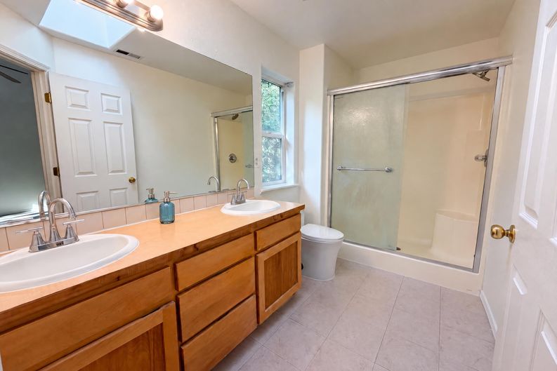 Photo 14 of 21 of 8348 SE 140th Ct, Portland, OR