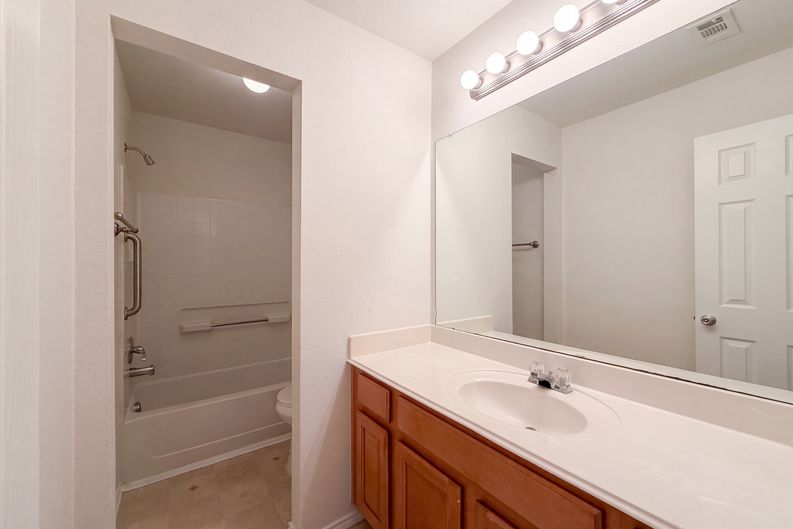 Photo 12 of 14 of 605 Crystal Falls Dr, McKinney, TX