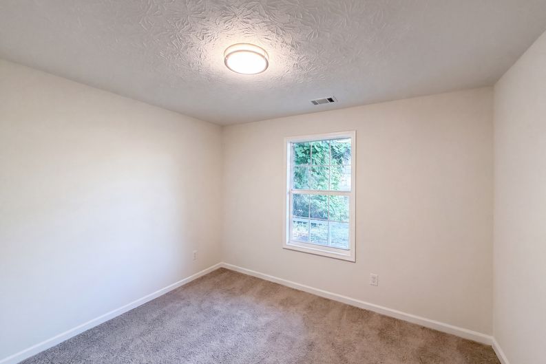 Photo 14 of 22 of 5857 Mistyview Dr, Rex, GA
