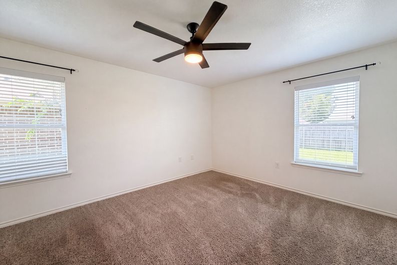 Photo 10 of 16 of 3132 Evangeline Rd, Fort Worth, TX