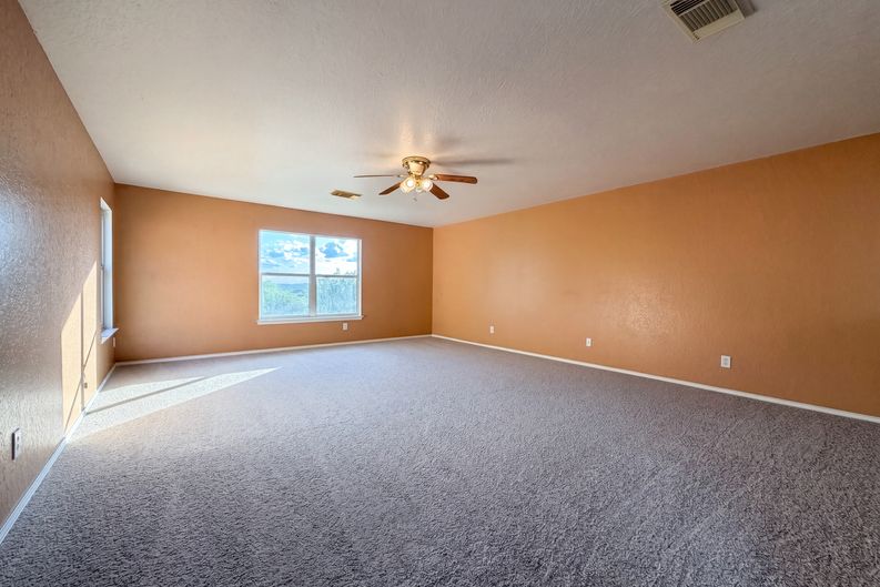 Photo 10 of 19 of 121 Springtree Fld, Cibolo, TX