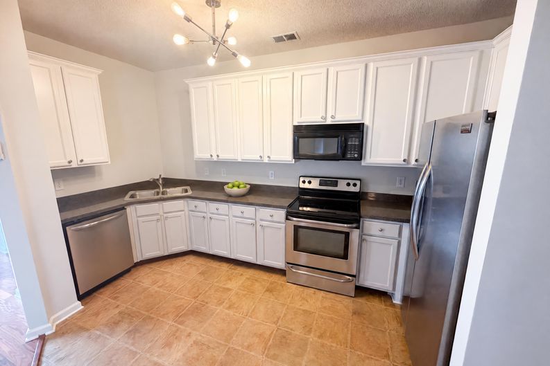 Photo 6 of 20 of 7553 Rutgers Cir, Fairburn, GA