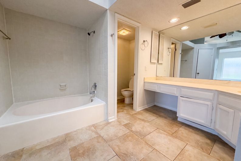 Photo 12 of 16 of 6806 Raintree Frst, San Antonio, TX