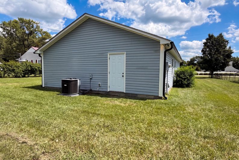 Photo 17 of 19 of 702 S Fayetteville Ave, Dunn, NC
