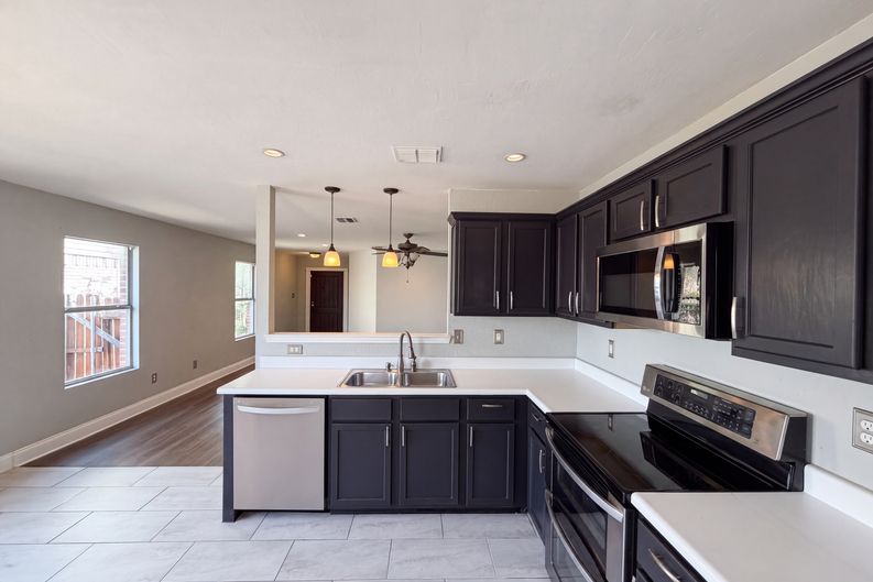 Photo 7 of 17 of 5244 New Castleton Ln, Fort Worth, TX