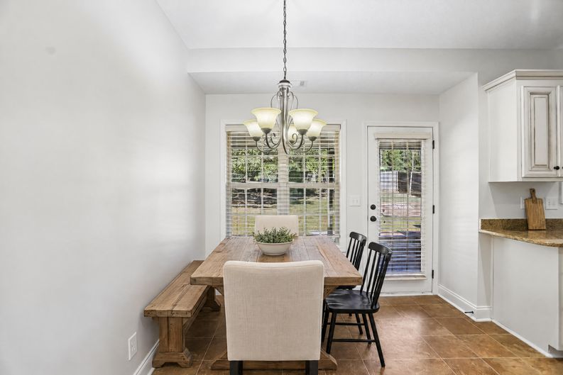 Photo 8 of 24 of 506 Leisure Lake Dr, Warner Robins, GA