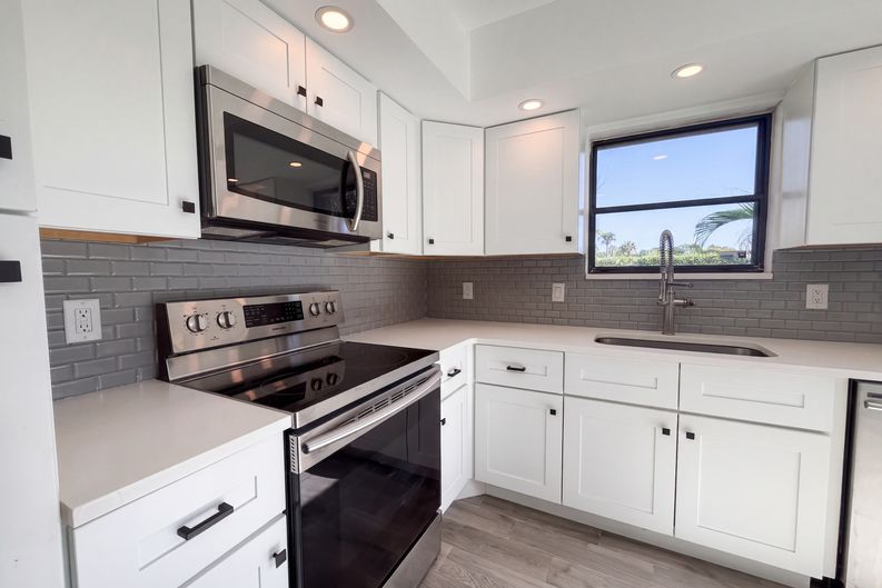 Photo 8 of 23 of 110 N Delaware Blvd, Jupiter, FL