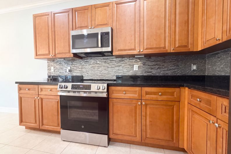 Photo 20 of 30 of 4967 NW 59th St, Tamarac, FL