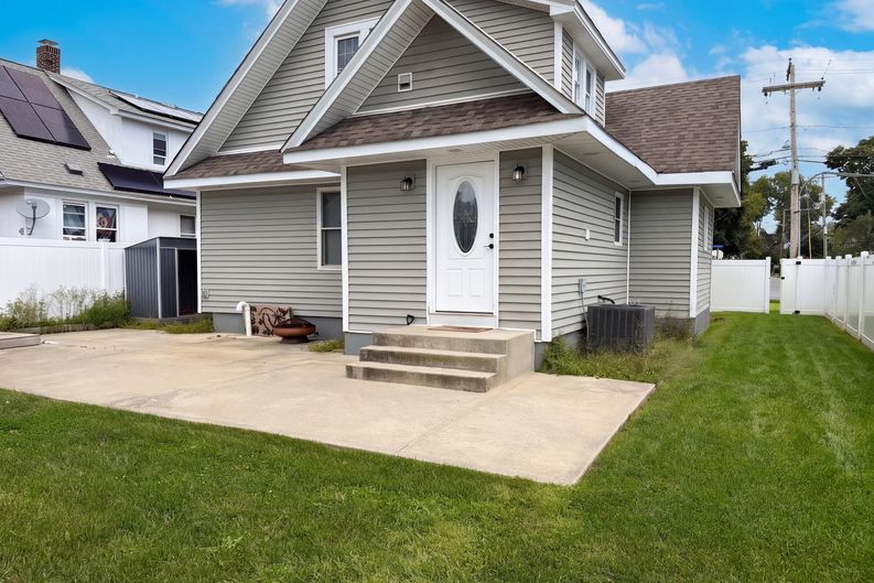 Photo 18 of 21 of 116 S Clinton Ave, Bay Shore, NY