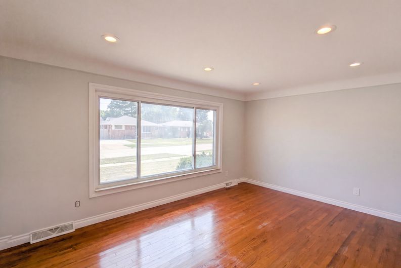 Photo 3 of 21 of 8507 Darlene St, Warren, MI