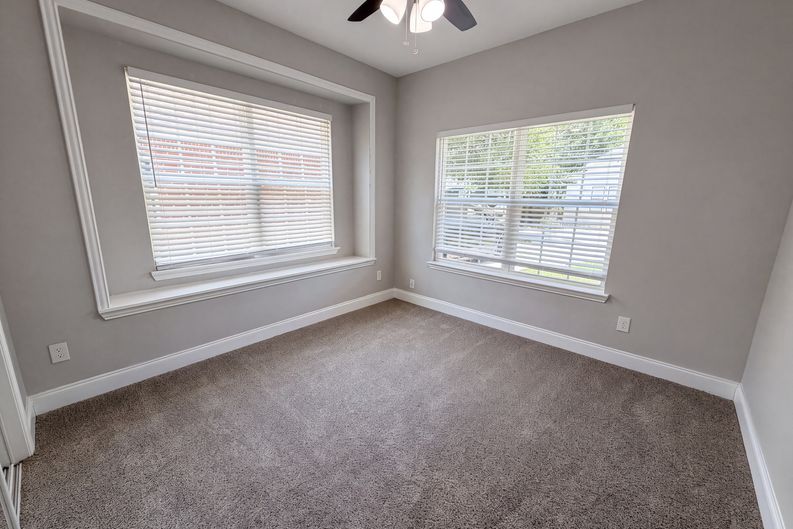 Photo 4 of 19 of 101 Griffin St, Waxahachie, TX