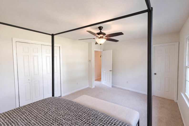 Photo 4 of 20 of 3221 Meadow Ln, Winston Salem, NC