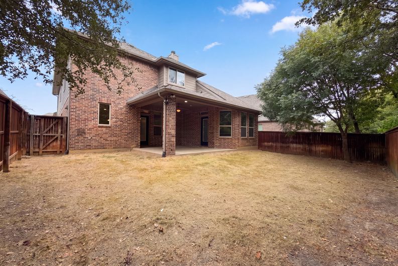 Photo 12 of 39 of 9332 Kaitlyn Ct, Lantana, TX