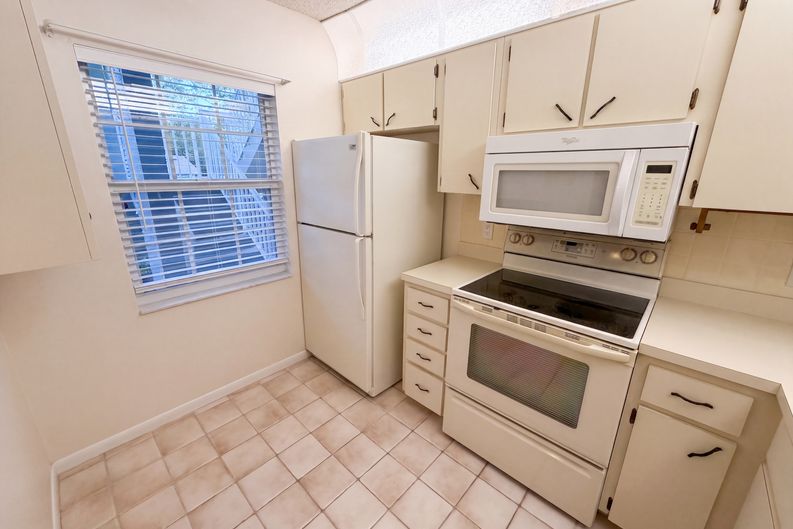 Photo 21 of 37 of 1465 Millstream Ln, Dunedin, FL
