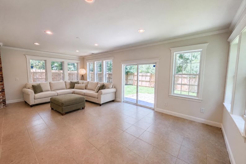 Photo 3 of 20 of 829 W 2nd North St, Summerville, SC
