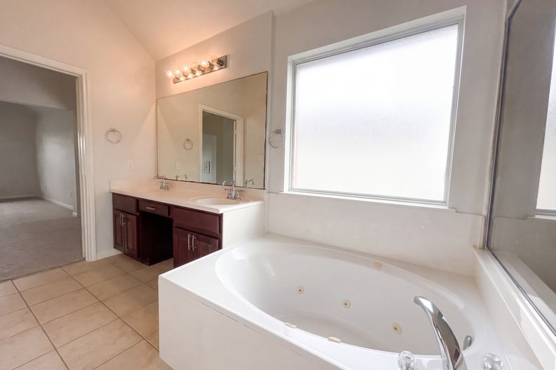 Photo 15 of 68 of 1014 Bretton Woods Dr, Cedar Park, TX