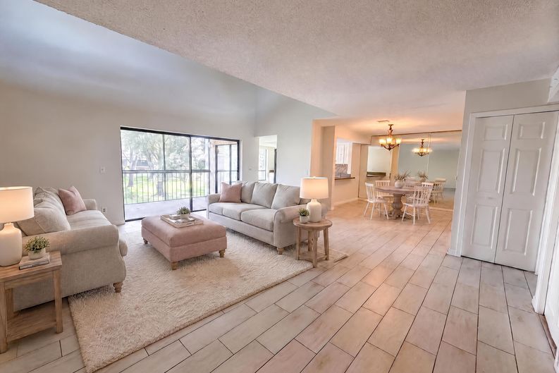 Photo 3 of 16 of 4747 Puritan Cir, Tampa, FL