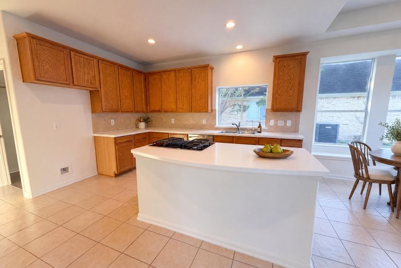 Photo 11 of 52 of 9019 Sunny Ridge Dr, Houston, TX